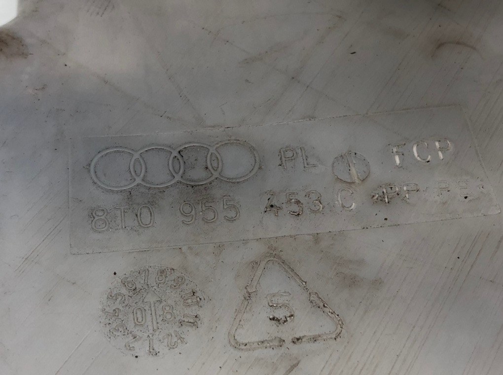 Бачок омывателя для Audi A5, 2008 г. 2.7 TDI дизель б/у — фото 5