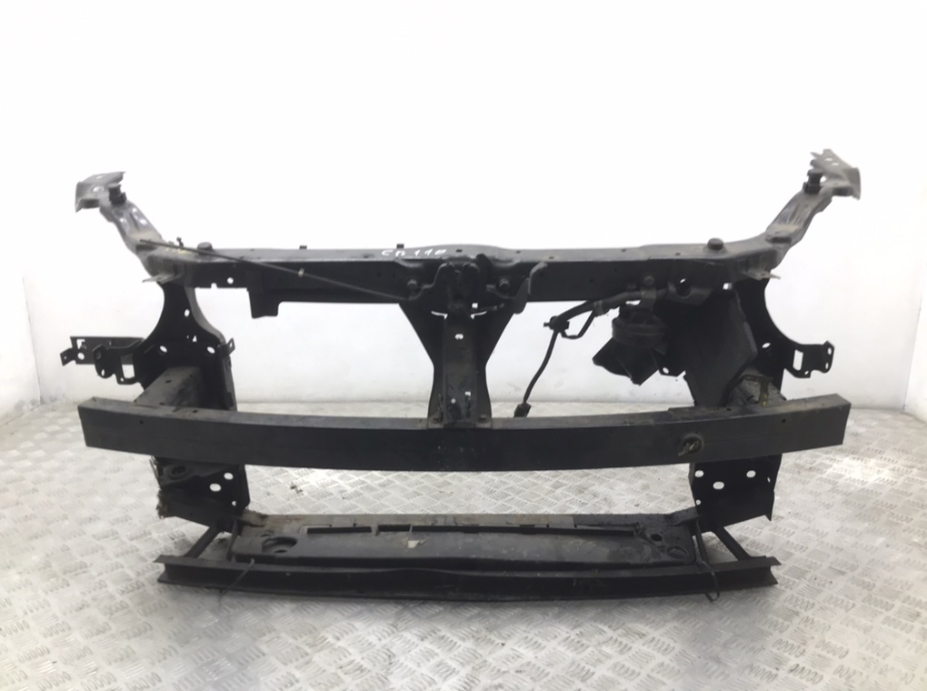 Панель передняя (телевизор) для Nissan Qashqai+2, 2012 г. 1.6 DCi дизель б/у