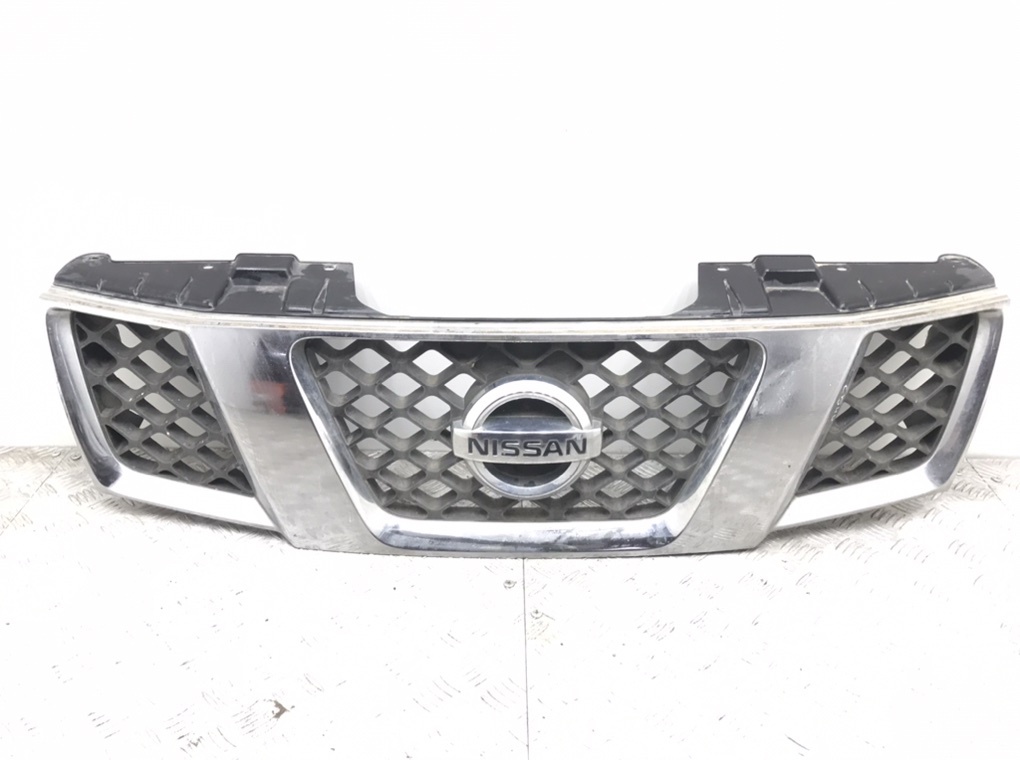 Решетка радиатора для Nissan Navara, 2005 г. 2.5 DCi дизель б/у