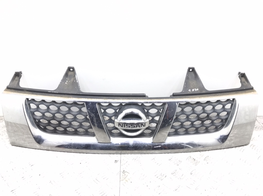 Решетка радиатора для Nissan Navara, 2002 г. 2.5 DCi дизель б/у