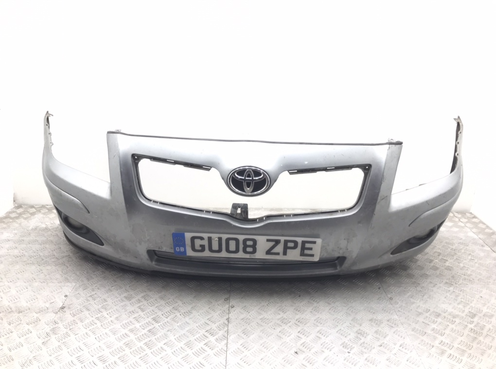 Бампер передний для Toyota Avensis, 2008 г. 2.2 D-4D дизель б/у