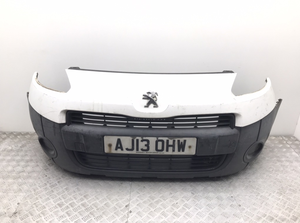 Бампер передний для Peugeot Partner, 2013 г. 1.6 HDi дизель б/у