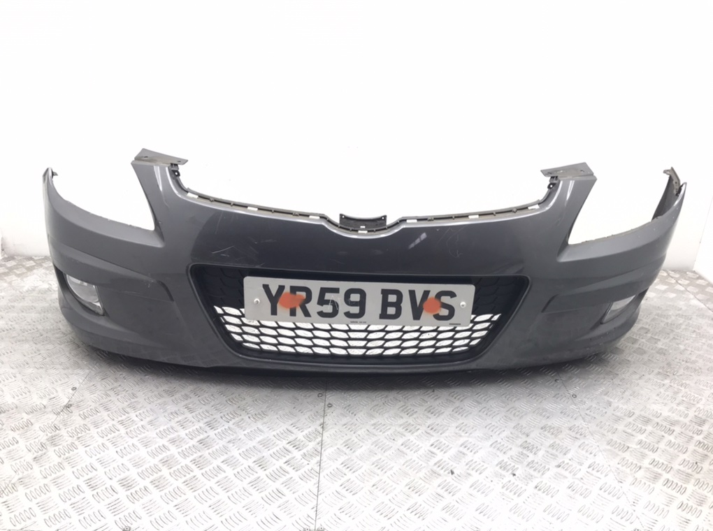 Бампер передний для Hyundai i30, 2009 г. 1.6 CRDi дизель б/у