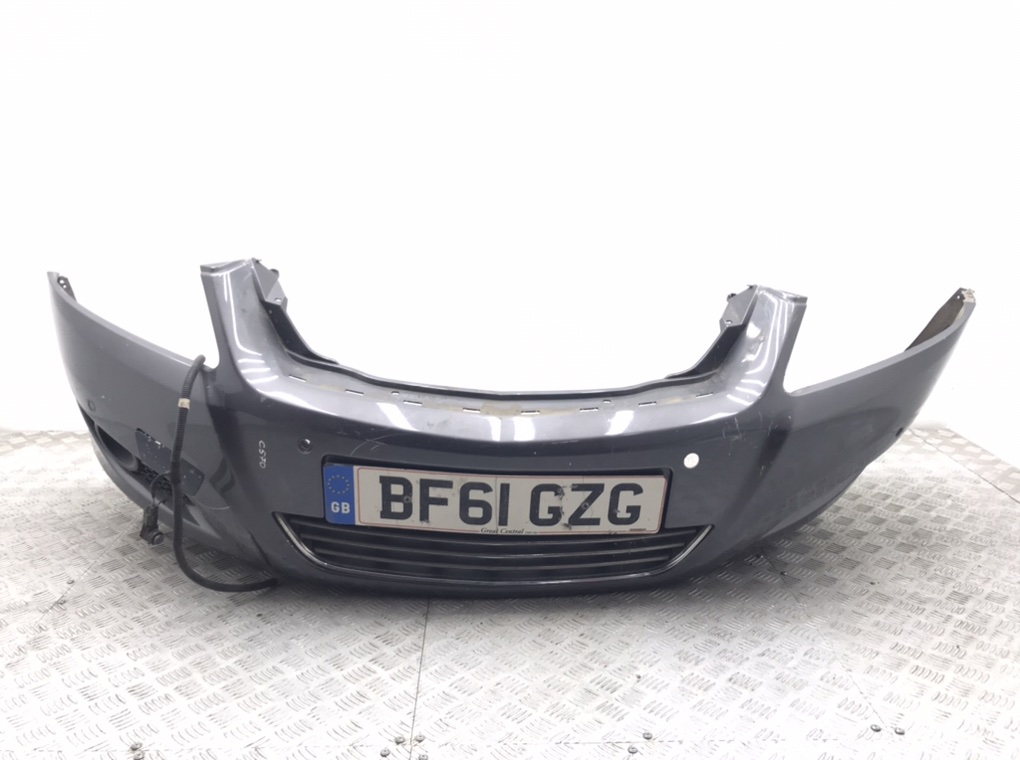 Бампер передний для Opel Zafira, 2011 г. 1.7 CDTi дизель б/у
