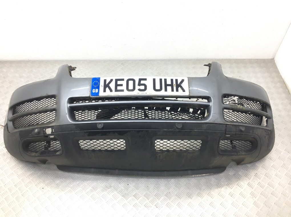 Бампер передний для Volkswagen Touareg, 2005 г. 2.5 TDi дизель б/у