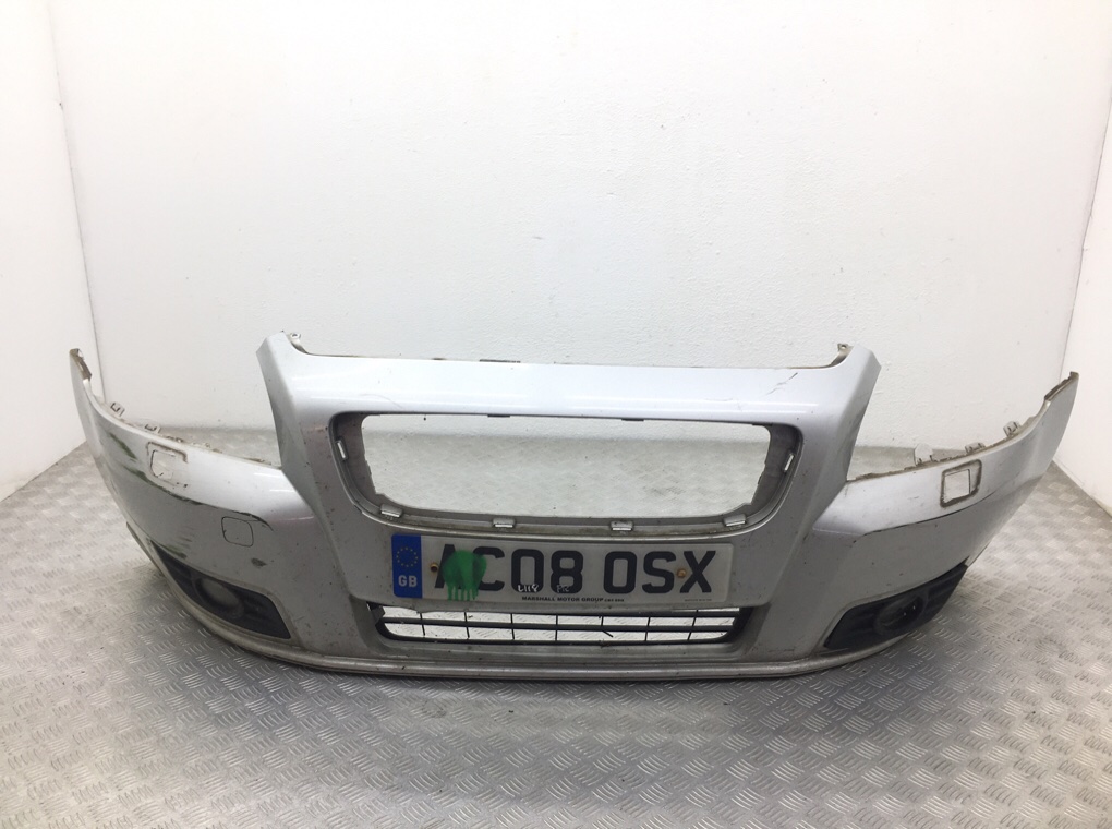 Бампер передний для Volvo V50, 2008 г. 2.4 TD дизель б/у