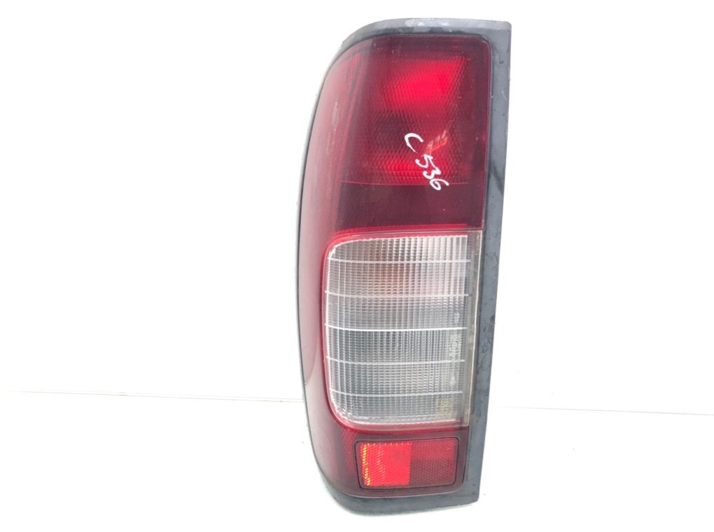 Фонарь задний левый для Nissan Navara, 2002 г. 2.5 DCi дизель б/у
