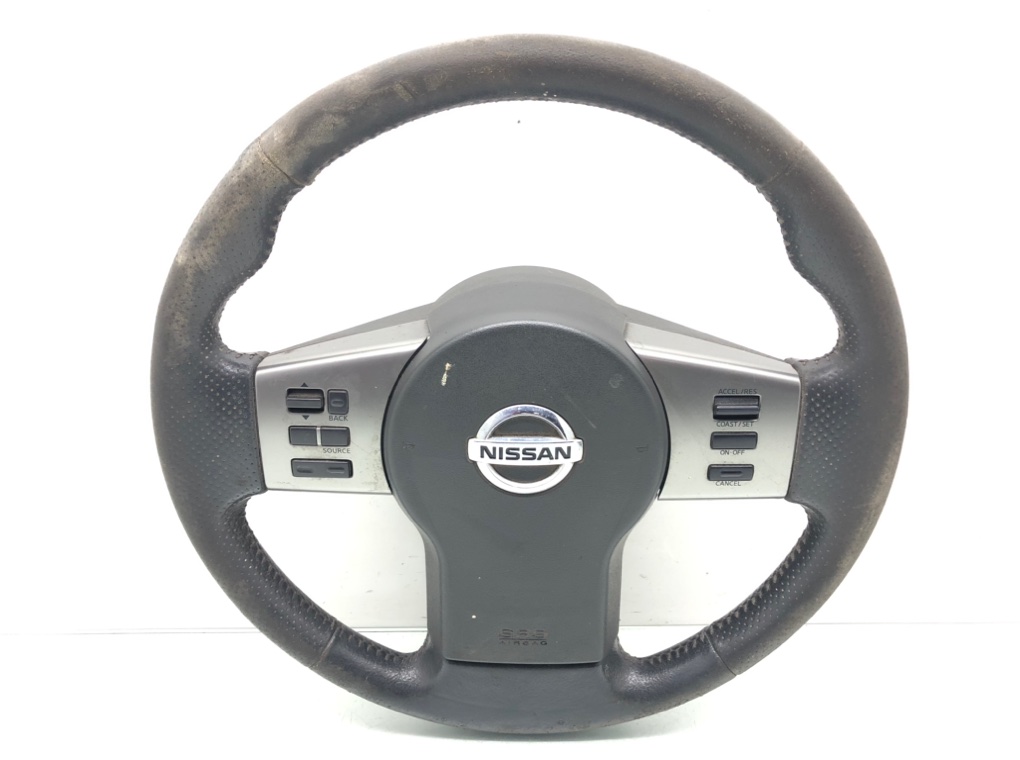 Руль для Nissan Navara, 2005 г. 2.5 DCi дизель б/у