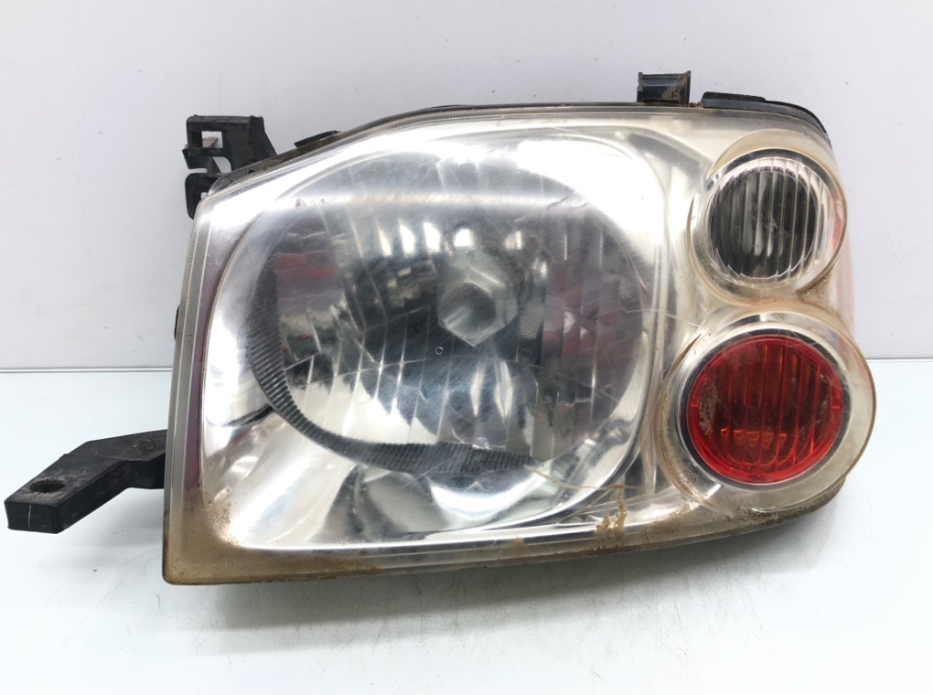 Фара левая для Nissan Navara, 2002 г. 2.5 DCi дизель б/у
