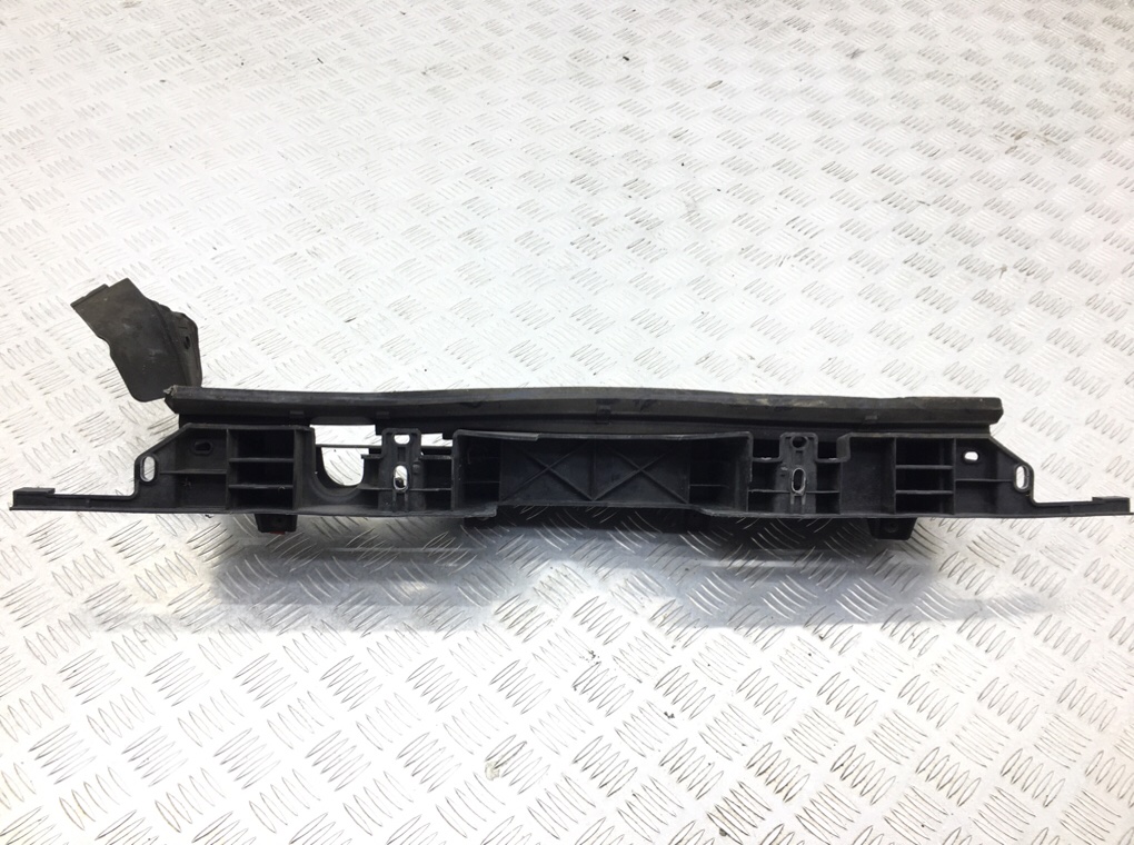 Планка под капот для Opel Astra, 2011 г. 2.0 CDTi дизель б/у — фото 4