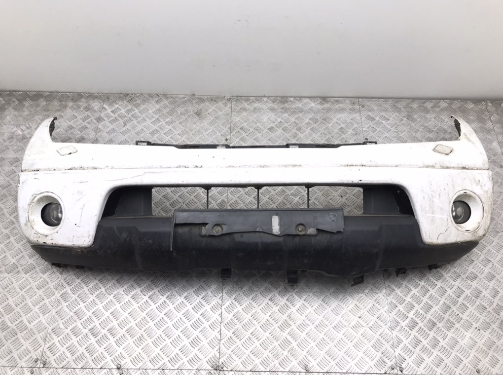 Бампер передний для Nissan Navara, 2005 г. 2.5 DCi дизель б/у