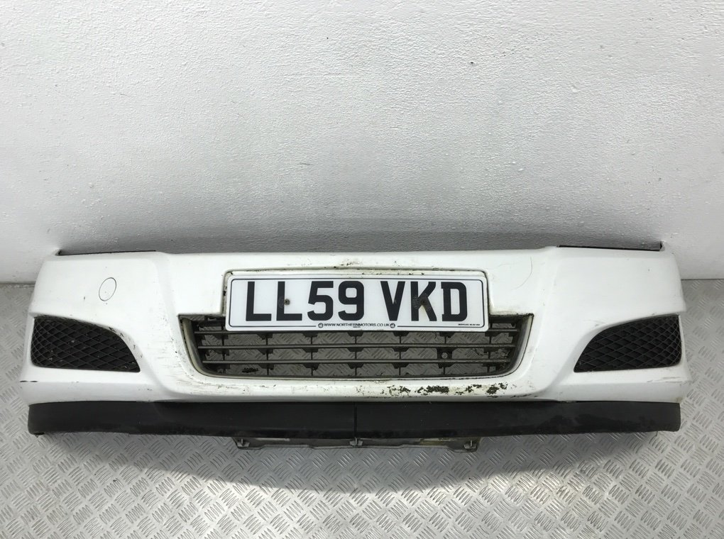 Бампер передний для Opel Astra, 2009 г. 1.3 CDTi дизель б/у