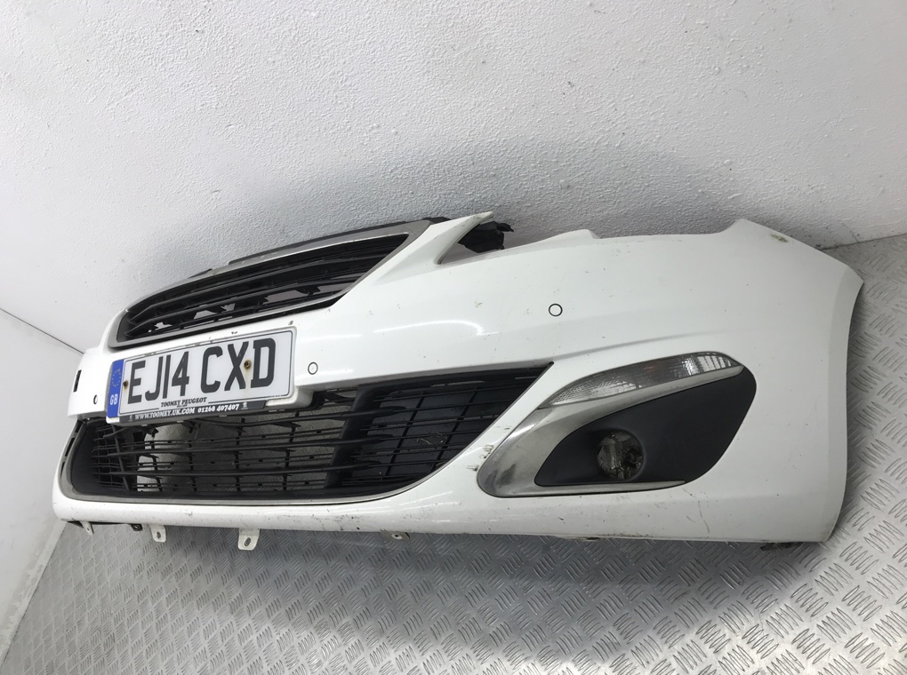 Бампер передний для Peugeot 308, 2014 г. 1.6 HDI дизель б/у — фото 4