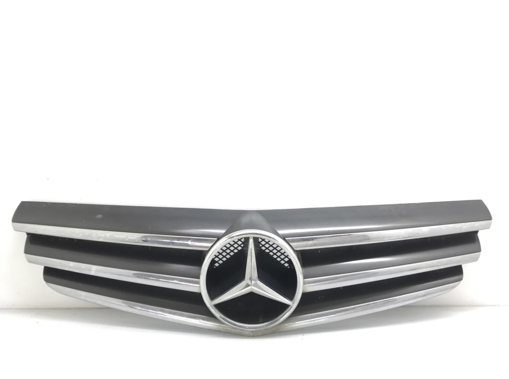 Решетка радиатора для Mercedes CLC CL203, 2008 г. 2.2 CDi дизель б/у