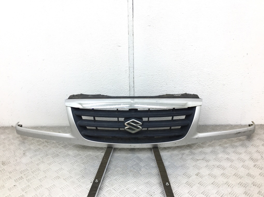 Решетка радиатора для Suzuki Grand Vitara, 2001 г. 2.0 i бензин б/у
