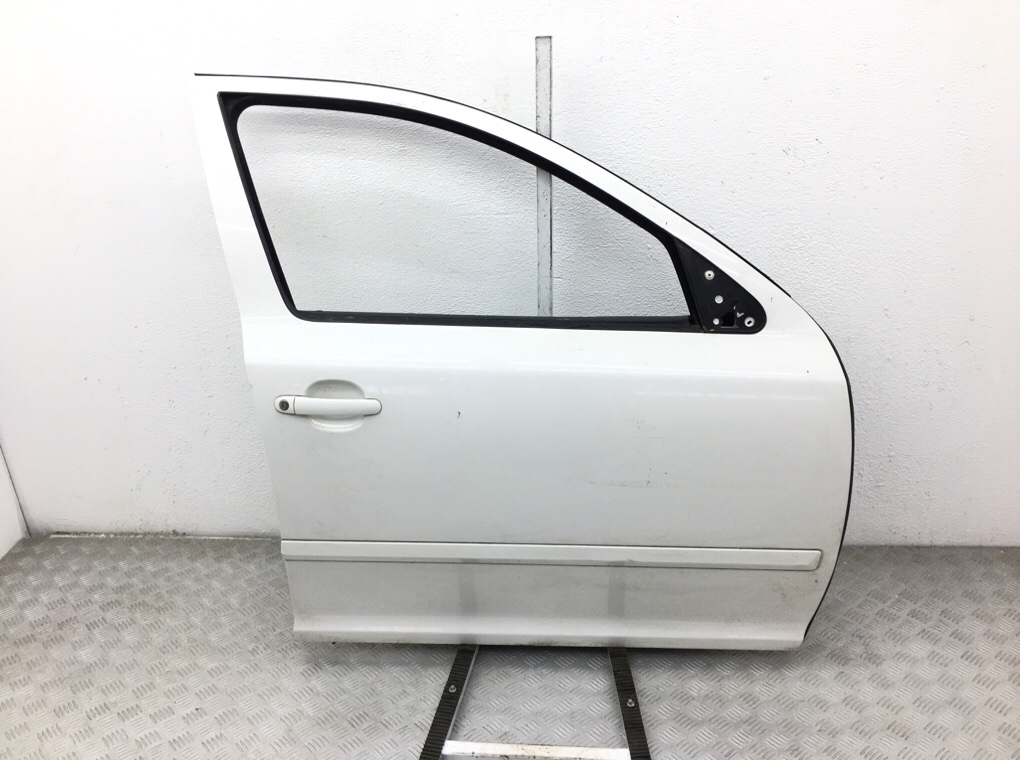 Дверь передняя правая для Skoda Octavia, 2012 г. 1.6 TDi дизель б/у