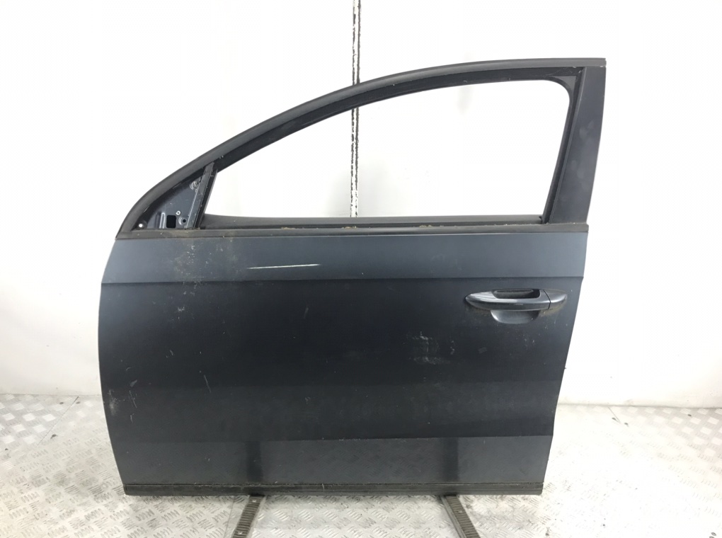 Дверь передняя левая для Volkswagen Passat, 2010 г. 1.6 TDi дизель б/у