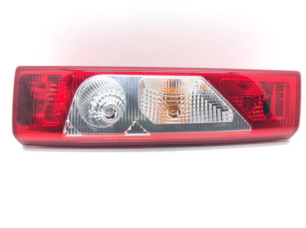 Фонарь задний правый для Peugeot Expert, 2009 г. 1.6 HDi дизель б/у