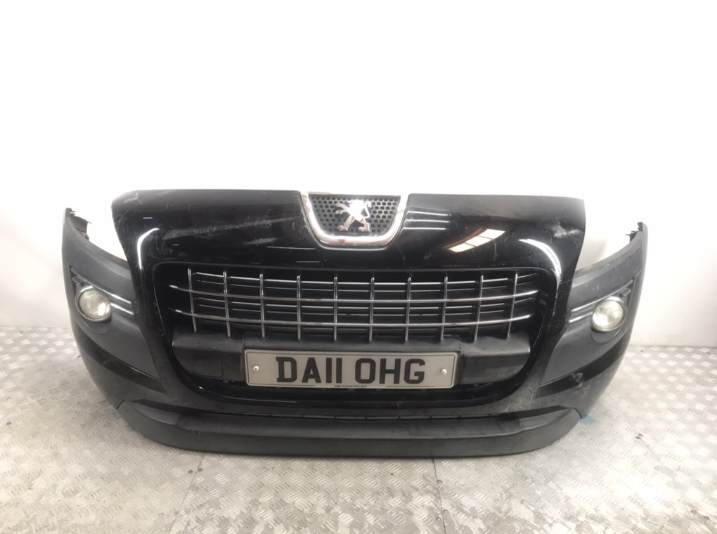 Бампер передний для Peugeot 3008, 2011 г. 1.6 HDi дизель б/у