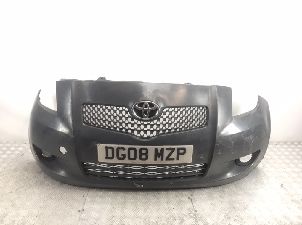 Бампер передний для Toyota Yaris, 2008 г. 1.3 i бензин б/у