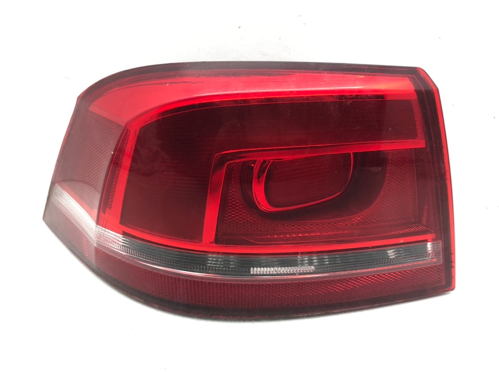 Фонарь задний левый для Volkswagen Passat, 2010 г. 1.6 TDi дизель б/у