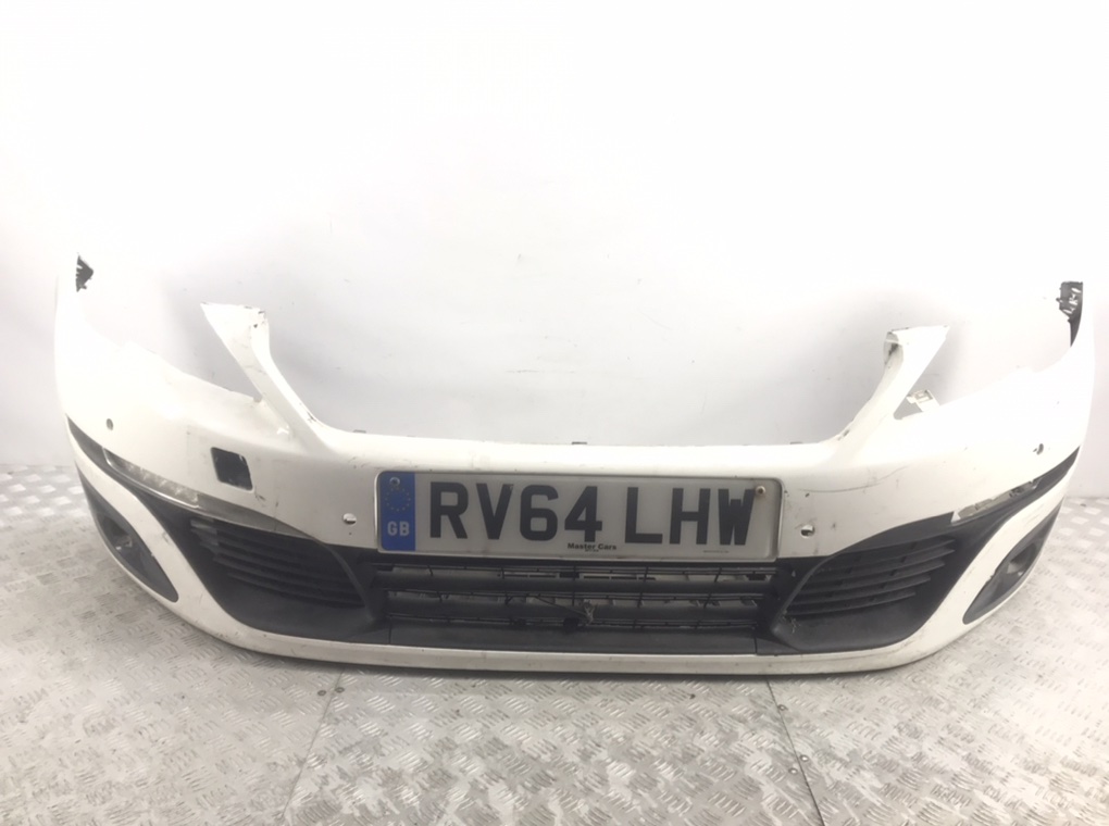 Бампер передний для Peugeot 308, 2014 г. 1.6 HDi дизель б/у