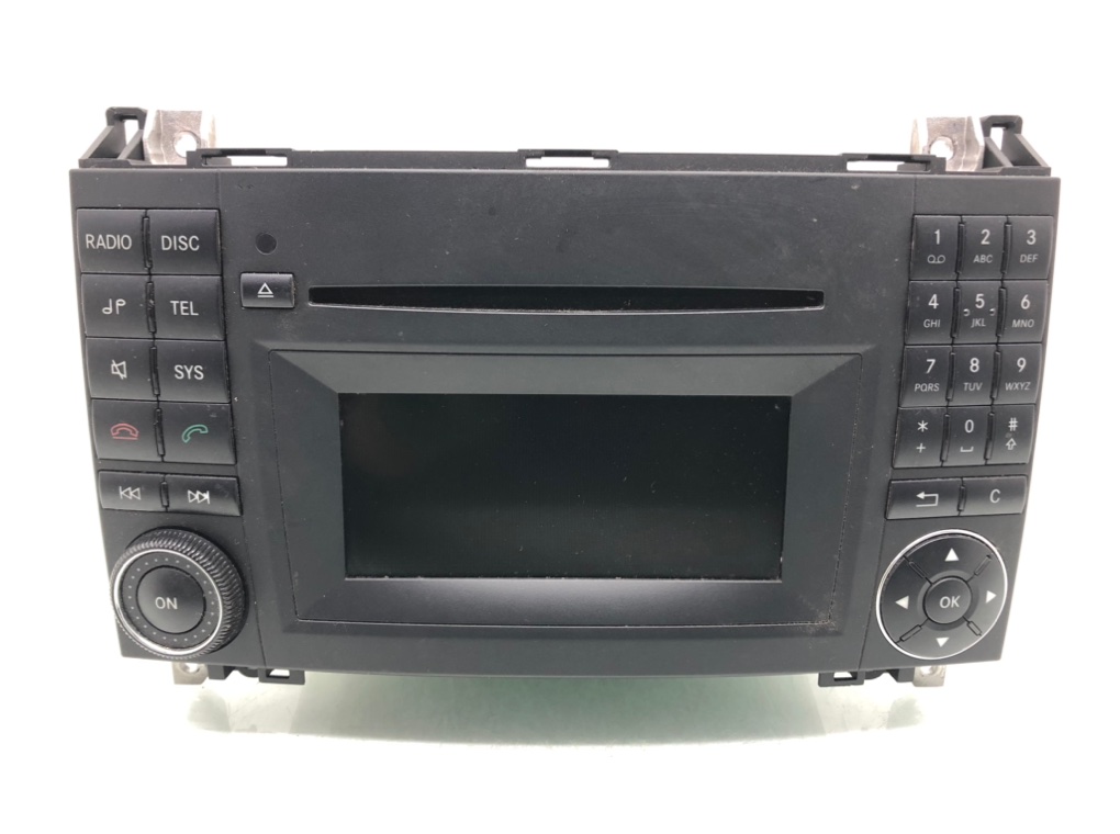 Магнитола для Mercedes B W245, 2011 г. 1.5 i бензин б/у