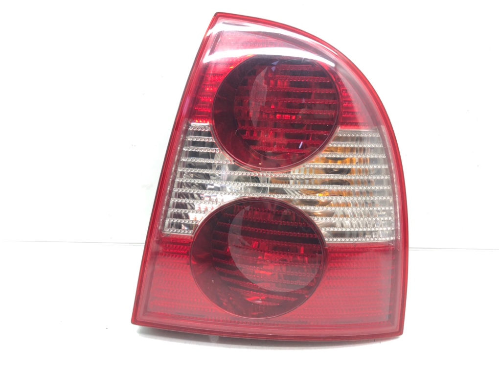 Фонарь задний правый для Volkswagen Passat, 2004 г. 1.9 TDi дизель б/у