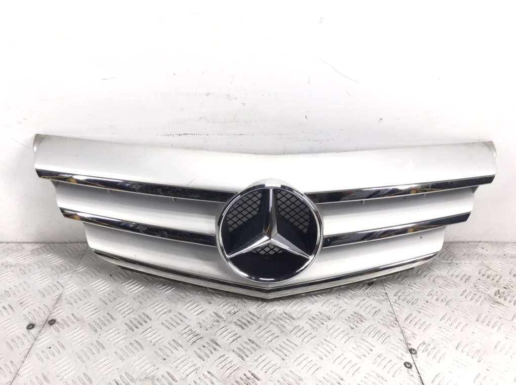 Решетка радиатора для Mercedes B W245, 2011 г. 1.5 i бензин б/у