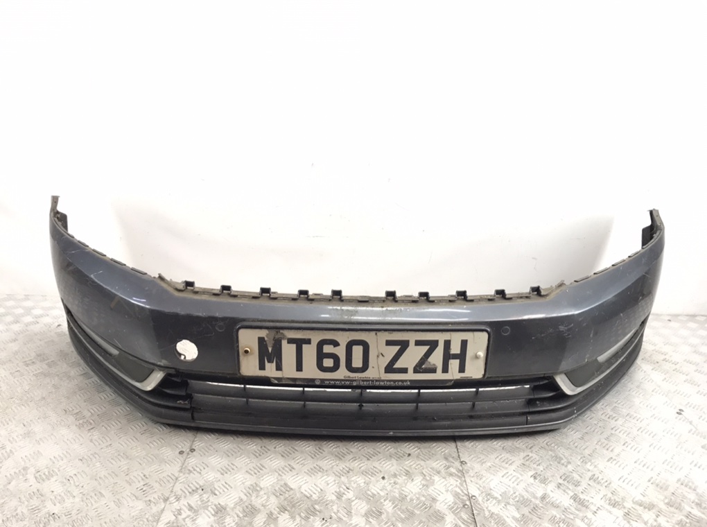 Бампер передний для Volkswagen Passat, 2010 г. 1.6 TDi дизель б/у