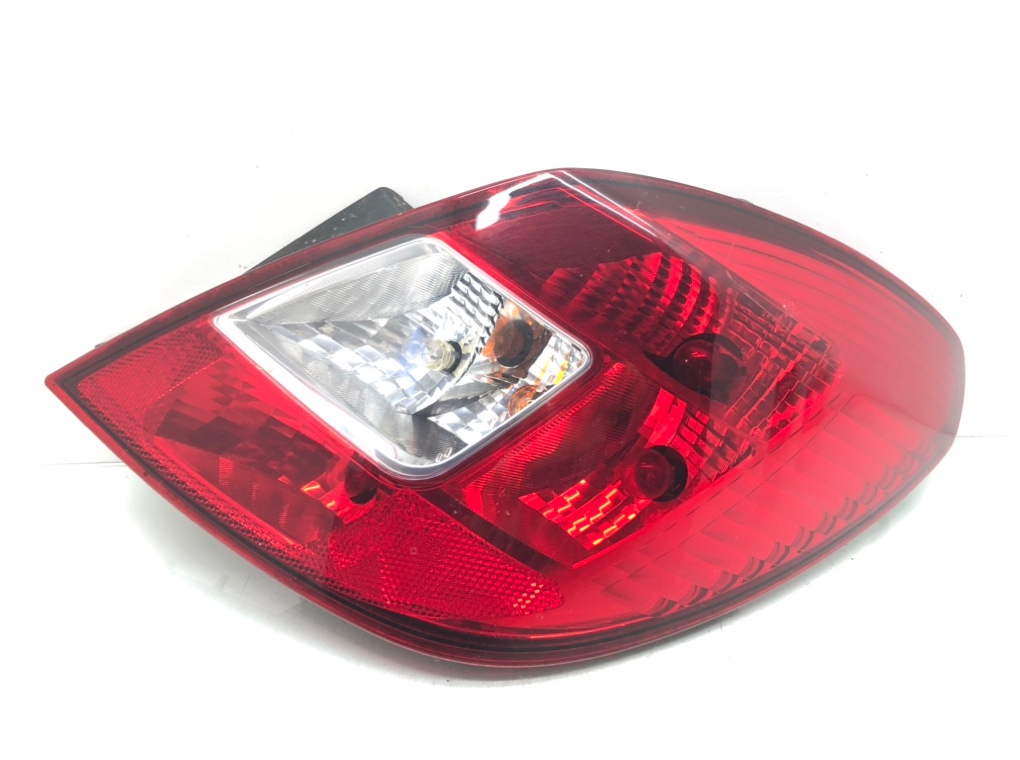Фонарь задний правый для Opel Corsa, 2008 г. 1.3 CDTi дизель б/у