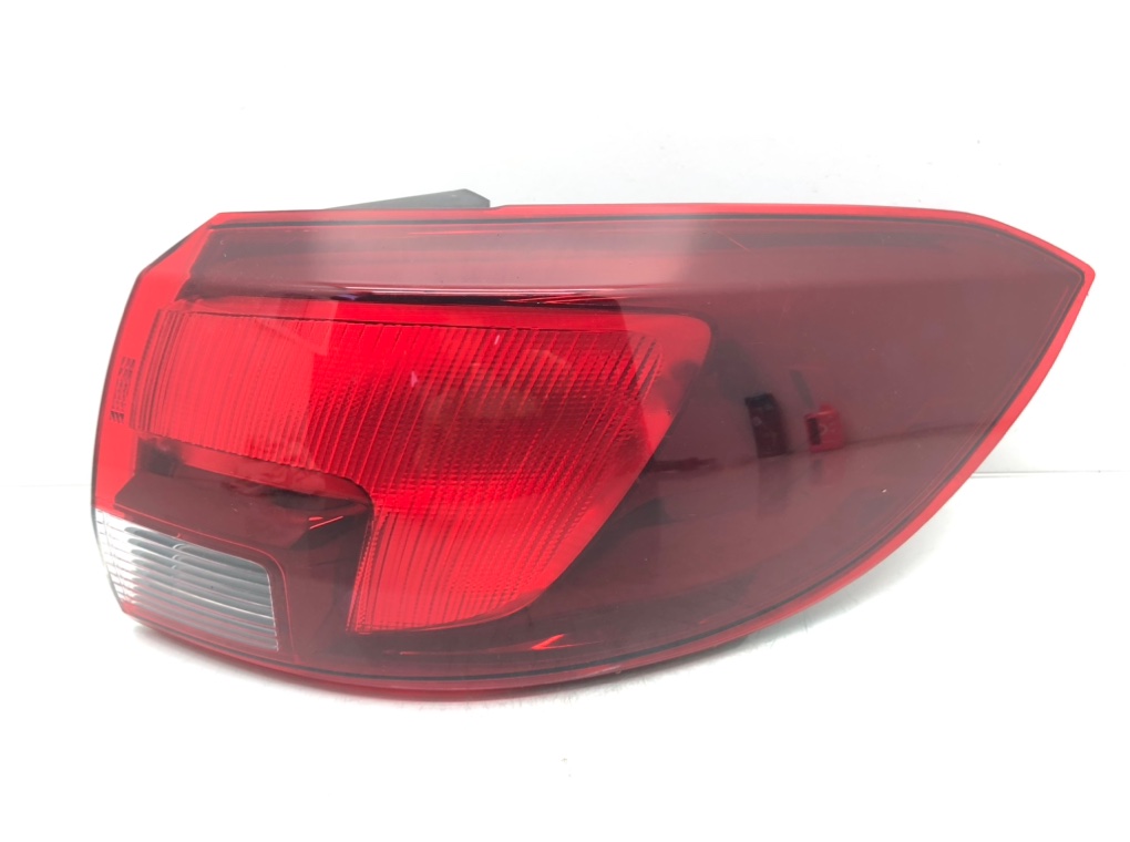 Фонарь задний правый для Opel Astra, 2018 г. 1.6 CDTi дизель б/у