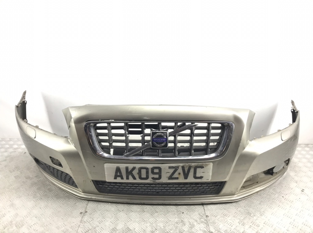 Бампер передний для Volvo V70, 2009 г. 2.4 TD дизель б/у