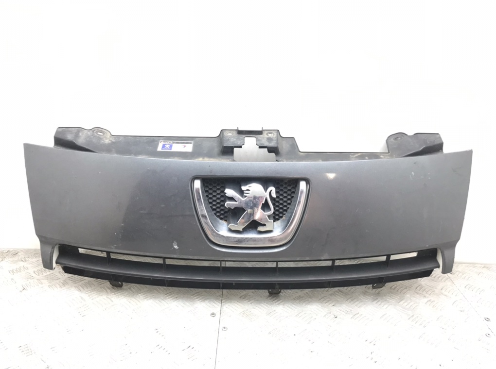 Решетка радиатора для Peugeot Expert, 2009 г. 1.6 HDi дизель б/у