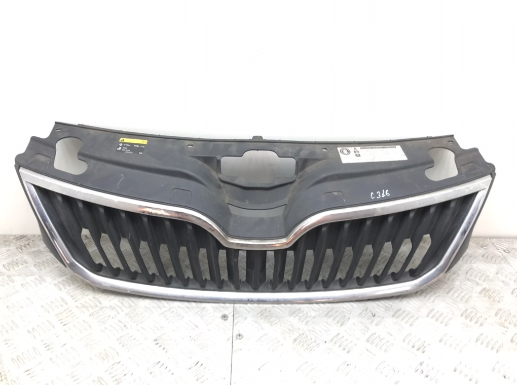 Решетка радиатора для Skoda Rapid, 2014 г. 1.6 TDi дизель б/у