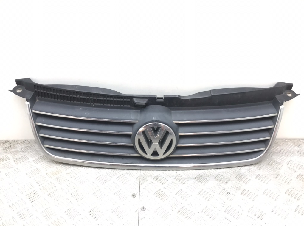 Решетка радиатора для Volkswagen Passat, 2004 г. 1.9 TDi дизель б/у