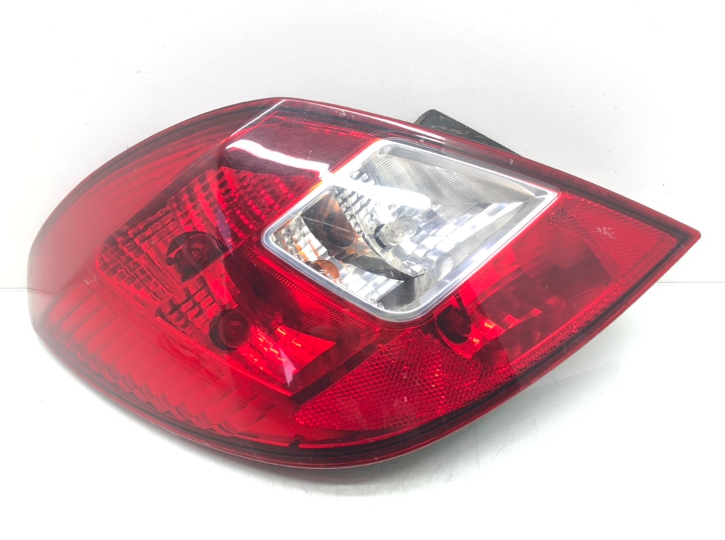 Фонарь задний левый для Opel Corsa, 2008 г. 1.3 CDTi дизель б/у