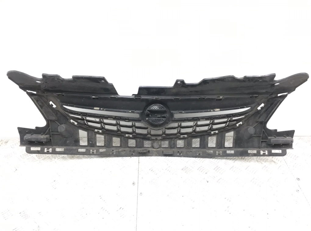Решетка радиатора для Opel Corsa, 2011 г. 1.3 CDTi дизель б/у — фото 2