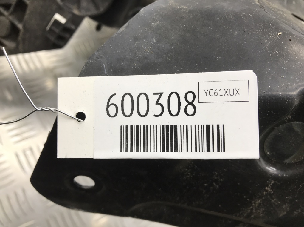 Панель передняя (телевизор) для Skoda Octavia, 2011 г. 1.6 TDi дизель б/у — фото 10