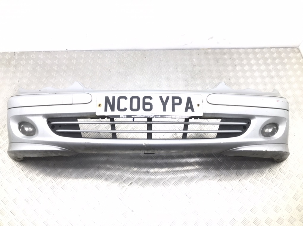 Бампер передний для Mercedes C W203, 2006 г. 2.2 CDi дизель б/у
