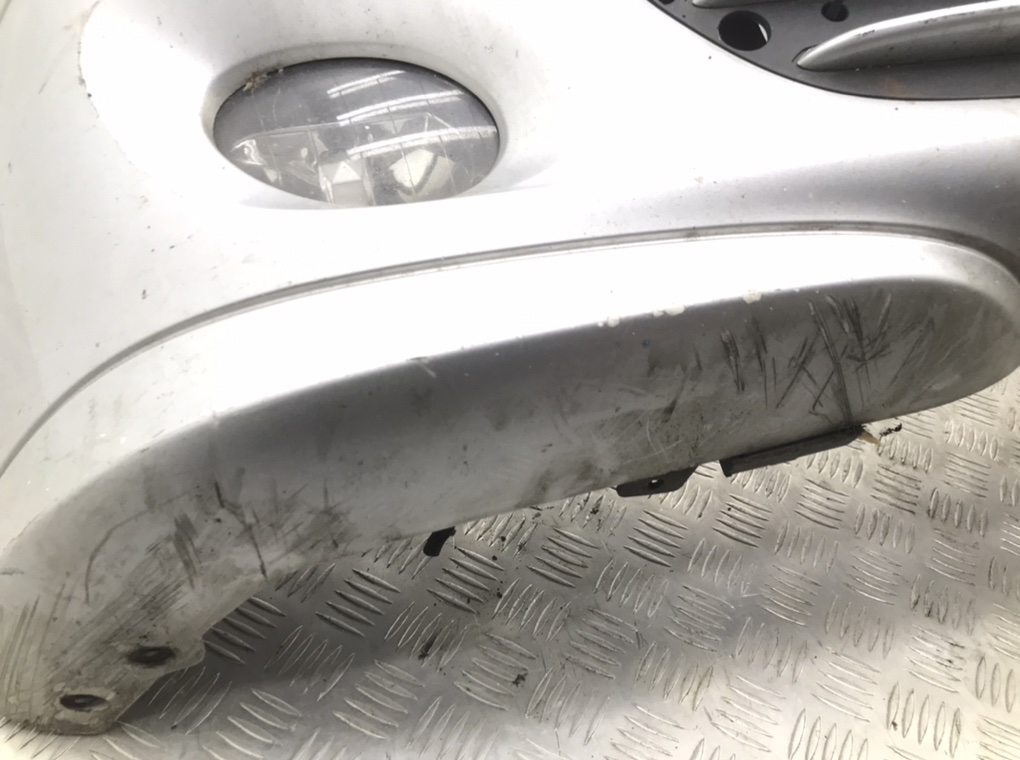 Бампер передний для Mercedes C W203, 2006 г. 2.2 CDi дизель б/у — фото 8