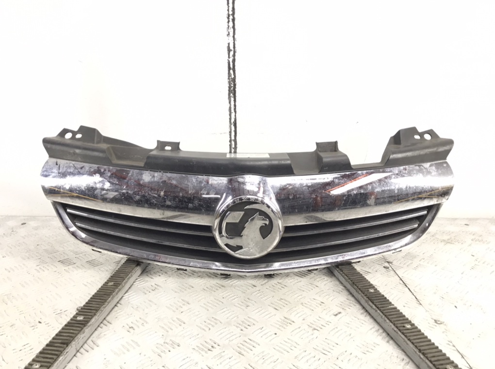 Решетка радиатора для Opel Zafira, 2013 г. 1.8 i бензин б/у