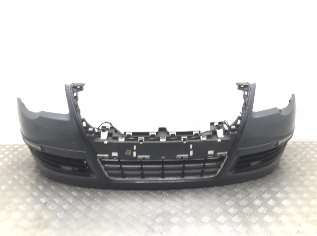 Бампер передний для Volkswagen Passat, 2010 г. 2.0 TDi дизель б/у