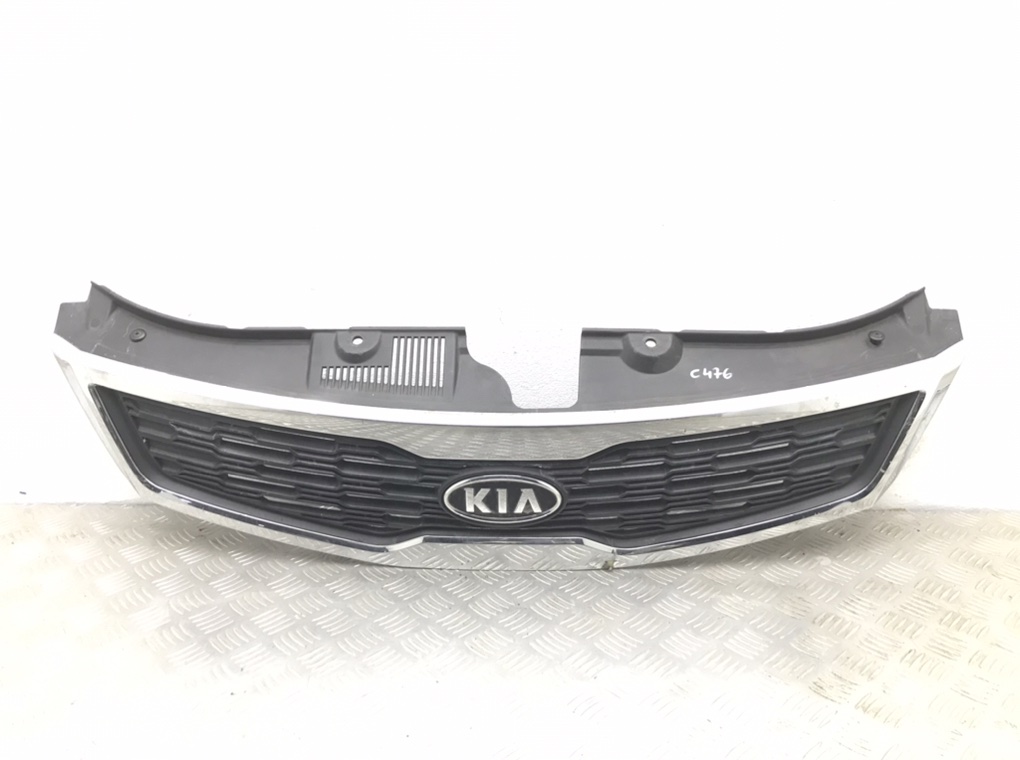 Решетка радиатора для Kia Ceed, 2011 г. 1.6 CRDi дизель б/у
