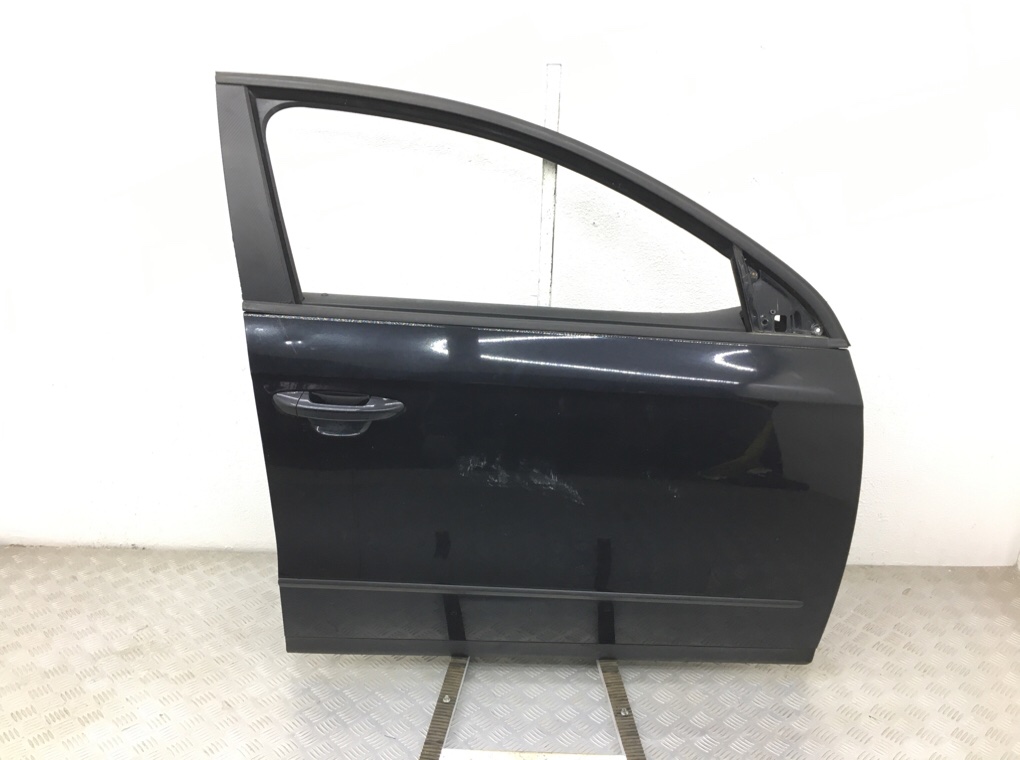 Дверь передняя правая для Volkswagen Passat, 2006 г. 1.9 TDi дизель б/у