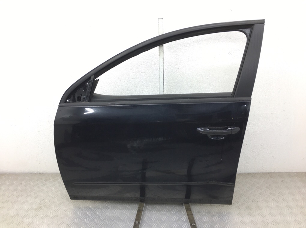 Дверь передняя левая для Volkswagen Passat, 2006 г. 1.9 TDi дизель б/у