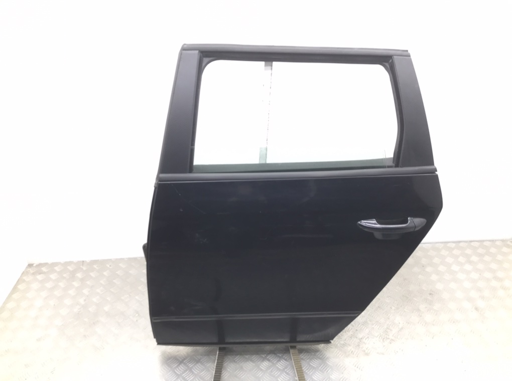 Дверь задняя левая для Volkswagen Passat, 2006 г. 1.9 TDi дизель б/у