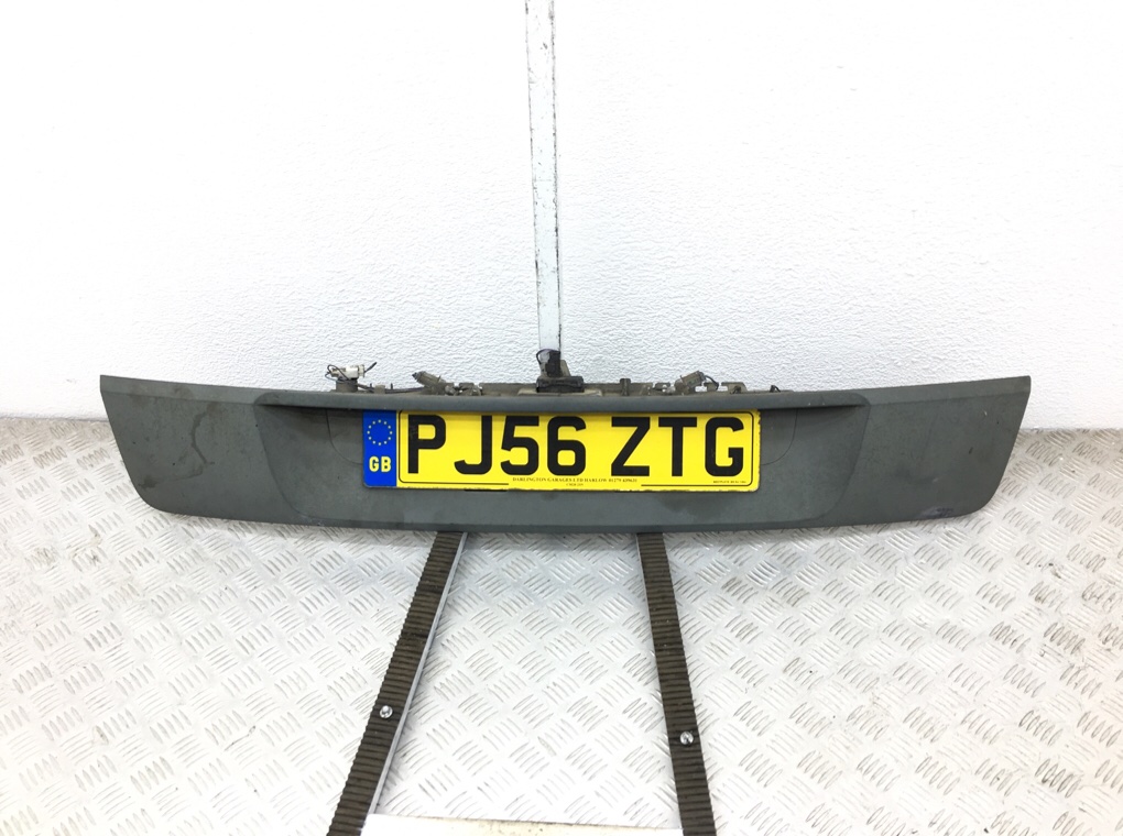 Накладка подсветки номера для Renault Grand Scenic, 2007 г. 1.5 DCi дизель б/у