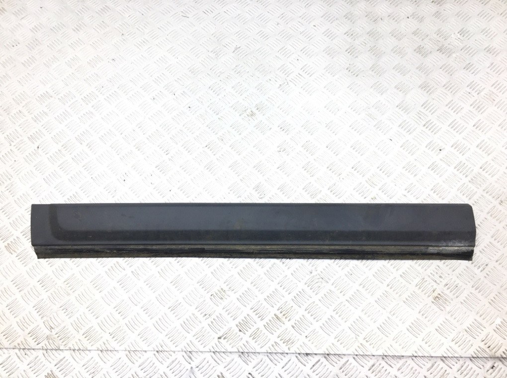 Молдинг двери передней левой для Land Rover Discovery, 2009 г. 2.7 TD дизель б/у