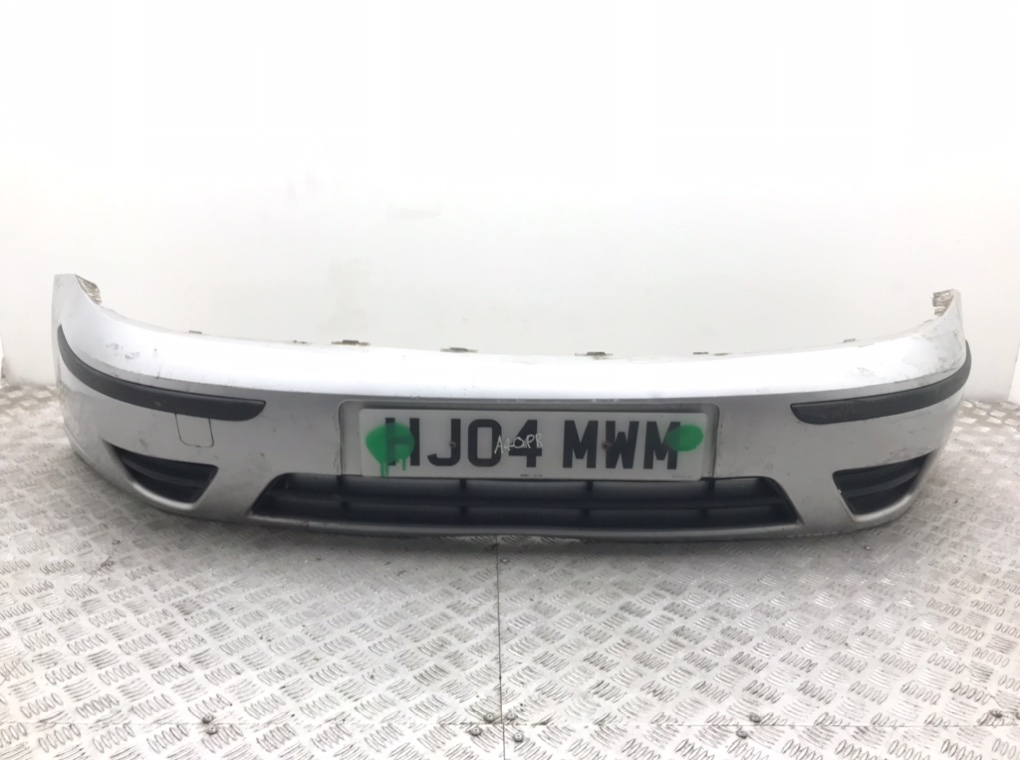 Бампер передний для Ford Focus, 2004 г. 1.6 i бензин б/у